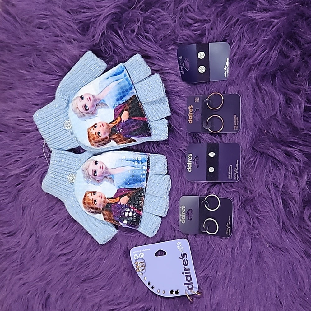 Anna & Elsa mittens and earrings set